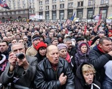 Порошенко приехал на Майдан, копы начеку: первые кадры