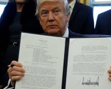 Трамп подписал обновленную версию скандального указа
