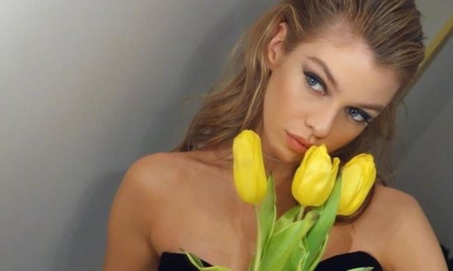 Ангел Victoria's Secret похвасталась фигурой в кружевном белье