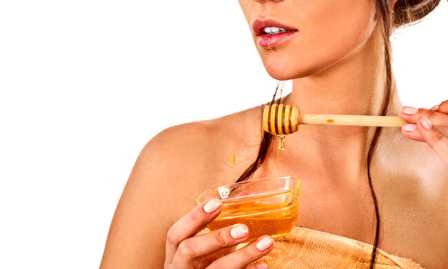 5 лайфхаків з медом: Як зміцнити імунітет, подолати алергію, зволожити шкіру,  і відновити волосся
