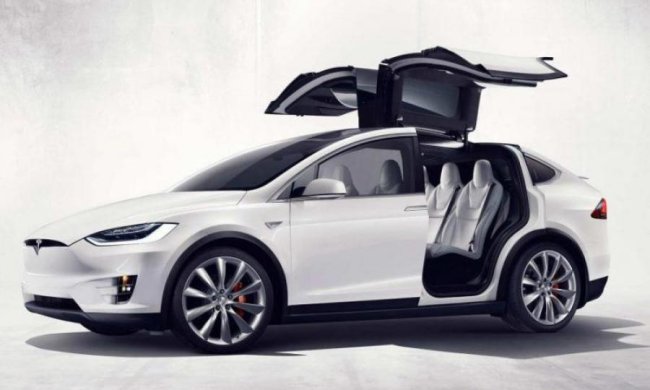Tesla втерла носа Lamborghini