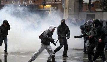Оприлюднено відео масових заворушень у передмісті Парижа