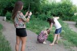 Київські школярки влаштували криваву розправу: били ногами, очей не видно