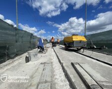 Ремонт трамвайных путей на Старом мосту в Днепре