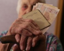 У Кабміні розповіли, хто з пенсіонерів залишиться з носом