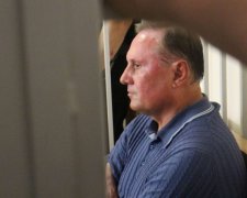 Єфремову забронювали камеру на травневі свята