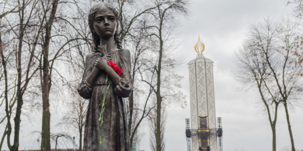 Прощати, але не забувати: на другій "батьківщині" українців відкрили меморіал жертвам Голодомору