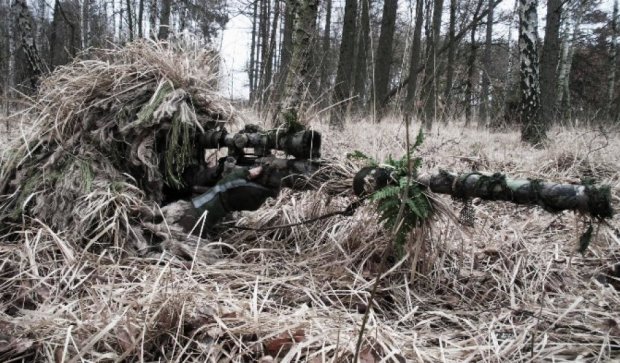Снайпер террористов ранил украинского бойца в Луганской области