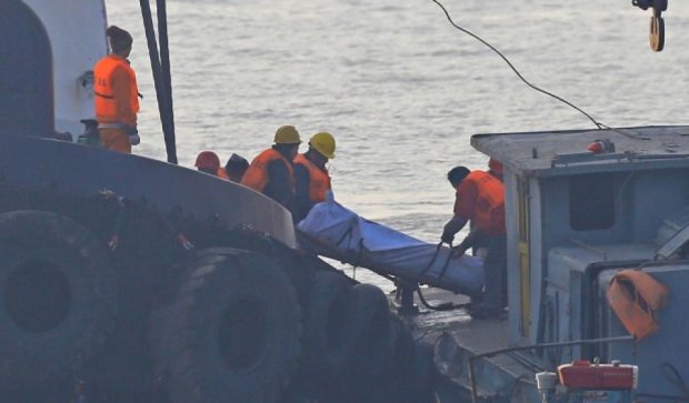 В Китае спасли 13 человек с затонувшего теплохода