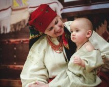 Українських матерів привітали зі святом