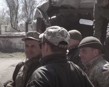 Украинские военнослужащие, скриншот: Youtube