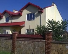 Копи знайшли крадія-боягуза в дивані (фото)