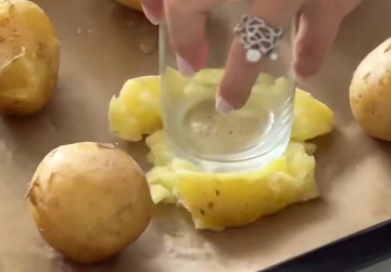 Теплый салат с картошкой, кадр из видео