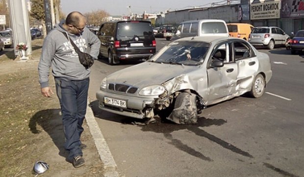 Легковик на повній швидкості збив на смерть мотоцикліста в Одесі (фото)