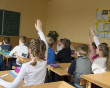 "Це моє": скандальна екс-директорка прикарманила дитячі речі й забралась зі школи