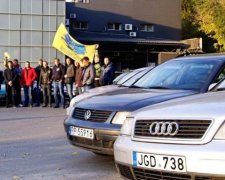 Жодної легалізації: українцям розповіли, як влада наживається на "євробляхах"