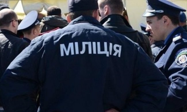 Старые милицейские машины выбросили на свалку в Харькове