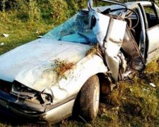 Жахлива аварія з перевертанням забрала життя двох людей