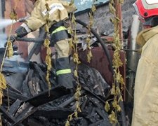 Мати лишила своїх дітей горіти в будинку