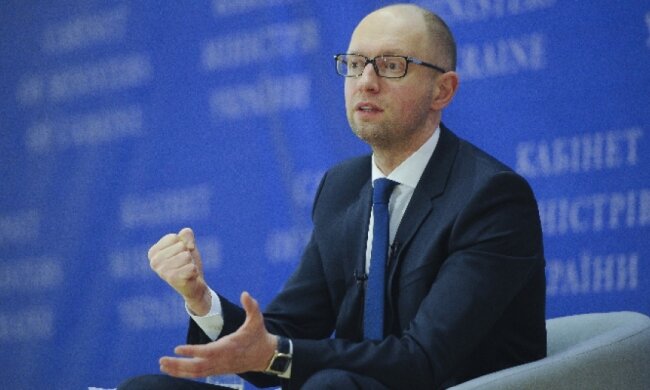 Золотовалютные резервы Украины достигнут 12 млрд $ - Яценюк