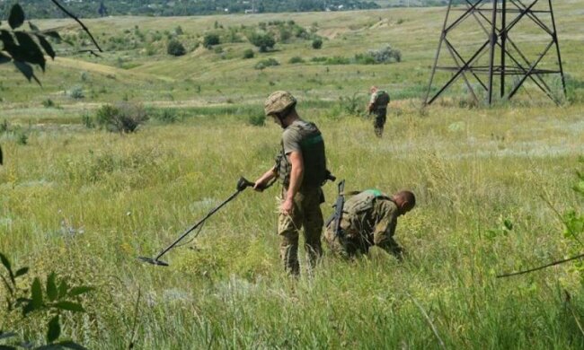 Українські воїни показали полювання на літаючих "шпигунів"