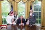 Майкл Капуто с семьей в гостях у президента Трампа