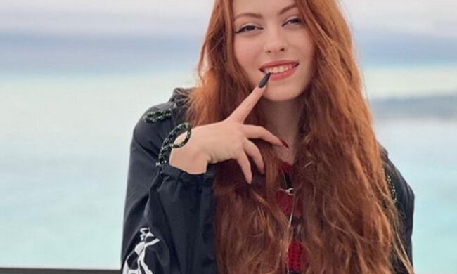 А мати дозволила? Маша Полякова засвітила свою фігуру в "небезпечному" купальнику