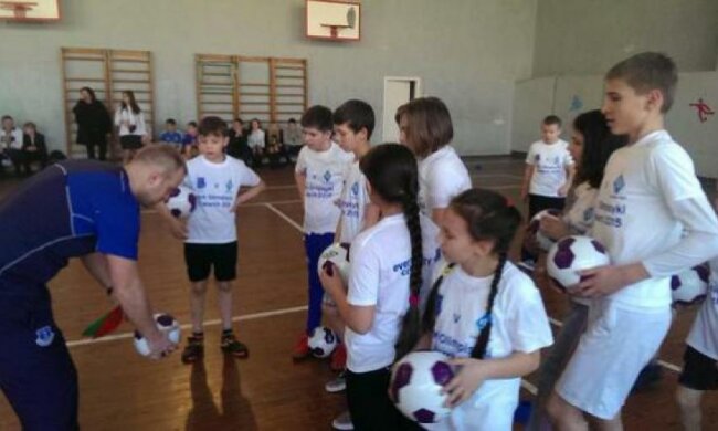 Соперник Динамо по Лиге Европы провел тренировку для детей