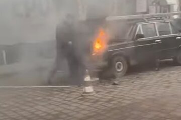 Во Франковске загорелся авnомобиль, кадр из видео ЧАТ 112: YouTube