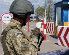 Окупанти блокували Крим зсередини