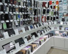 Трьох киян судитимуть за пограбування магазину техніки в Ужгороді