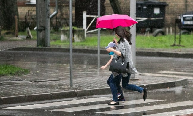 Погода на вихідні: синоптики пообіцяли українцям райський вікенд, але пощастить не всім.