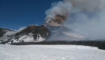 На Сицилії продовжується виверження найвищого вулкана Європи