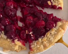 Вишневий пиріг, кадр з відео