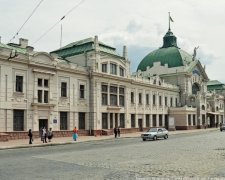Керівника Чернівецького вокзалу затримали на хабарі