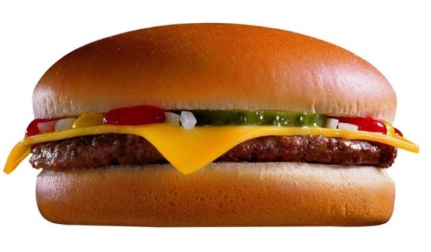 Британец умер при попытке съесть чизбургер за один укус