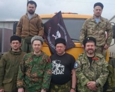 Переможці по життю: бойовики перевозять ліки в памперсах