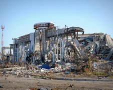 Луганський аеродром у вогні: бойовики втратили важливу техніку