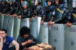 Фото дня: тортури шашликом на мітингу в Єревані