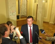 Луценко пытается урвать последний шанс "понравиться" Зеленскому, сменил формат обмена пленными: "35 на 35"