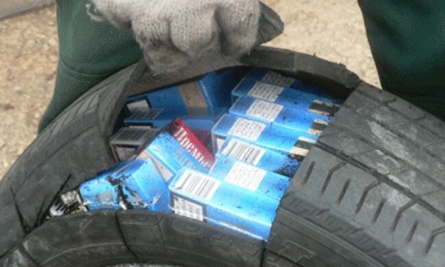 У Волинській області прикордонники вилучили 200 ящиків нелегальних сигарет (відео)