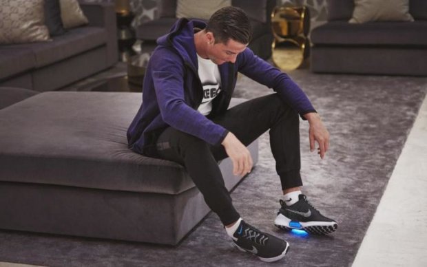 Nike готовит к выпуску умные кроссовки