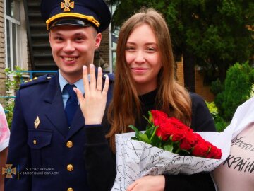 Рятувальник зробив пропозицію своїй дівчині, фото ДСНС