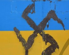 Вандалы поглумились над украинским флагом
