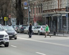 Відчайдушні львів'янки з немовлятами влаштували ігри на виживання посеред дороги, - водії посивіли