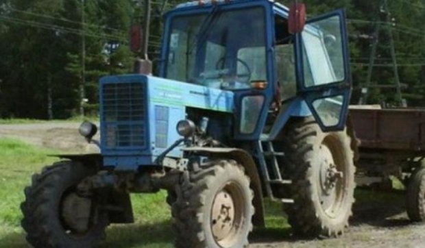 В Киеве трактор раздавил женщине ноги 
