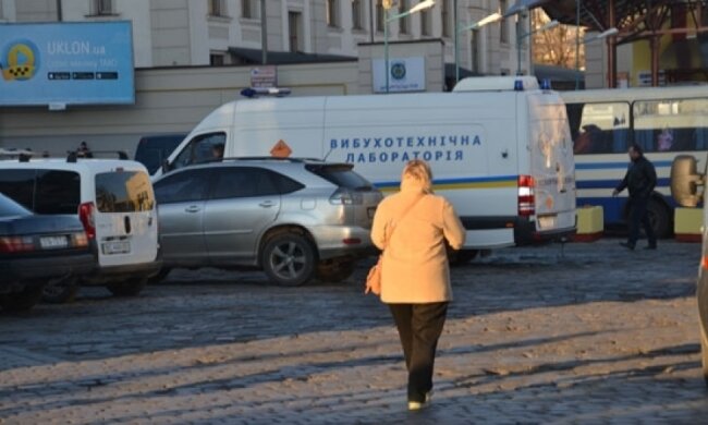 На львівському вокзалі знайшли снаряд