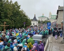 крестный ход в Почаевской лавре