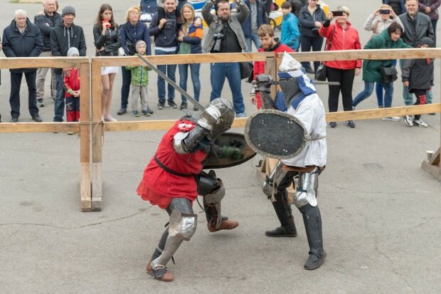 Схрестимо мечі: дніпрян відправили на лицарський турнір у Середновіччя