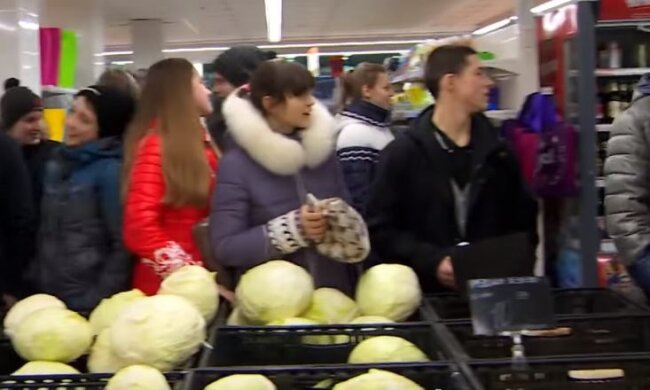В "Сильпо" перепутали тазик квашеной капусты с ванной, смотреть на пустой желудок